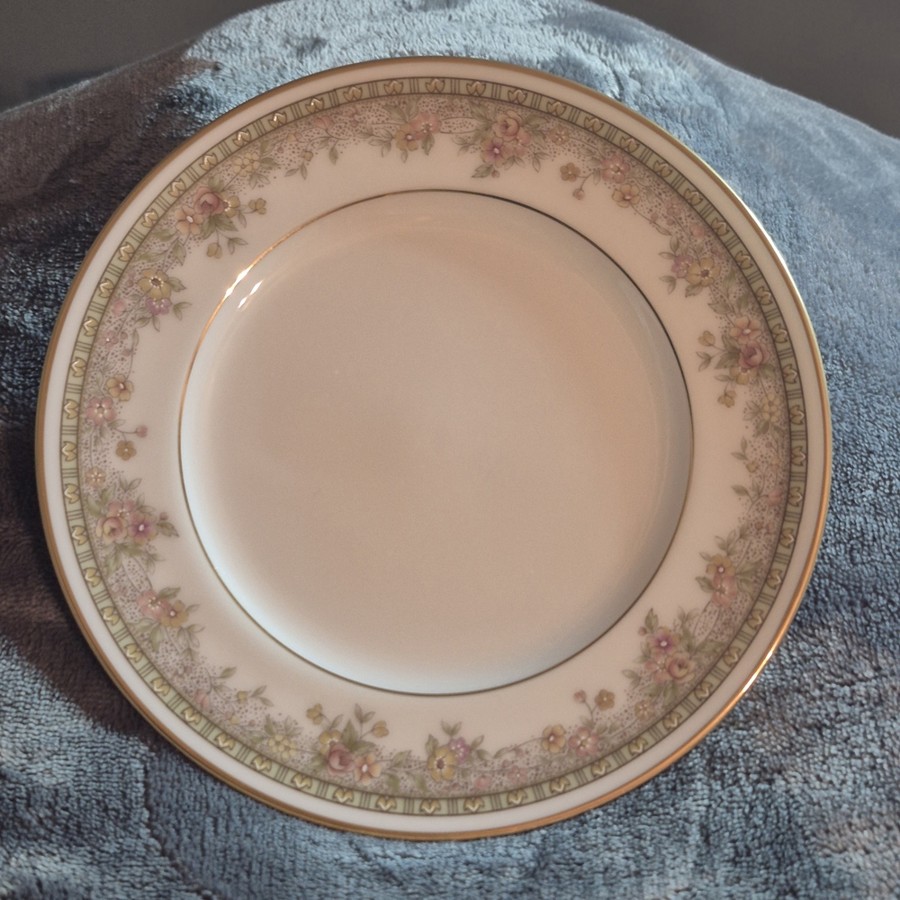 Charming Noritake Morning Jewel Bread Plate - Fine China Elegance!